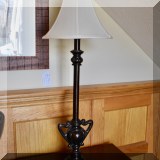 DL23. Table lamp with urn-shaped base. 